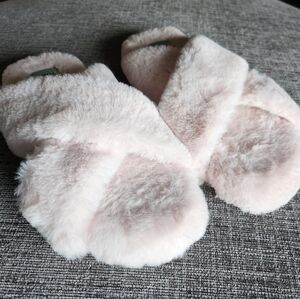 Toms Fuzzy Baby Pink Slippers, size 7